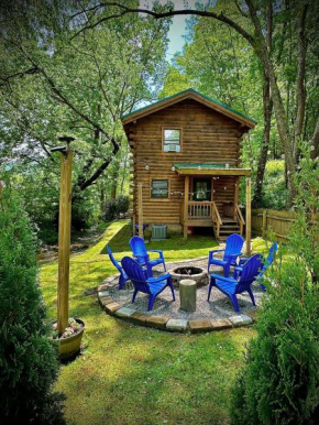 Cozy Creekside Cabin